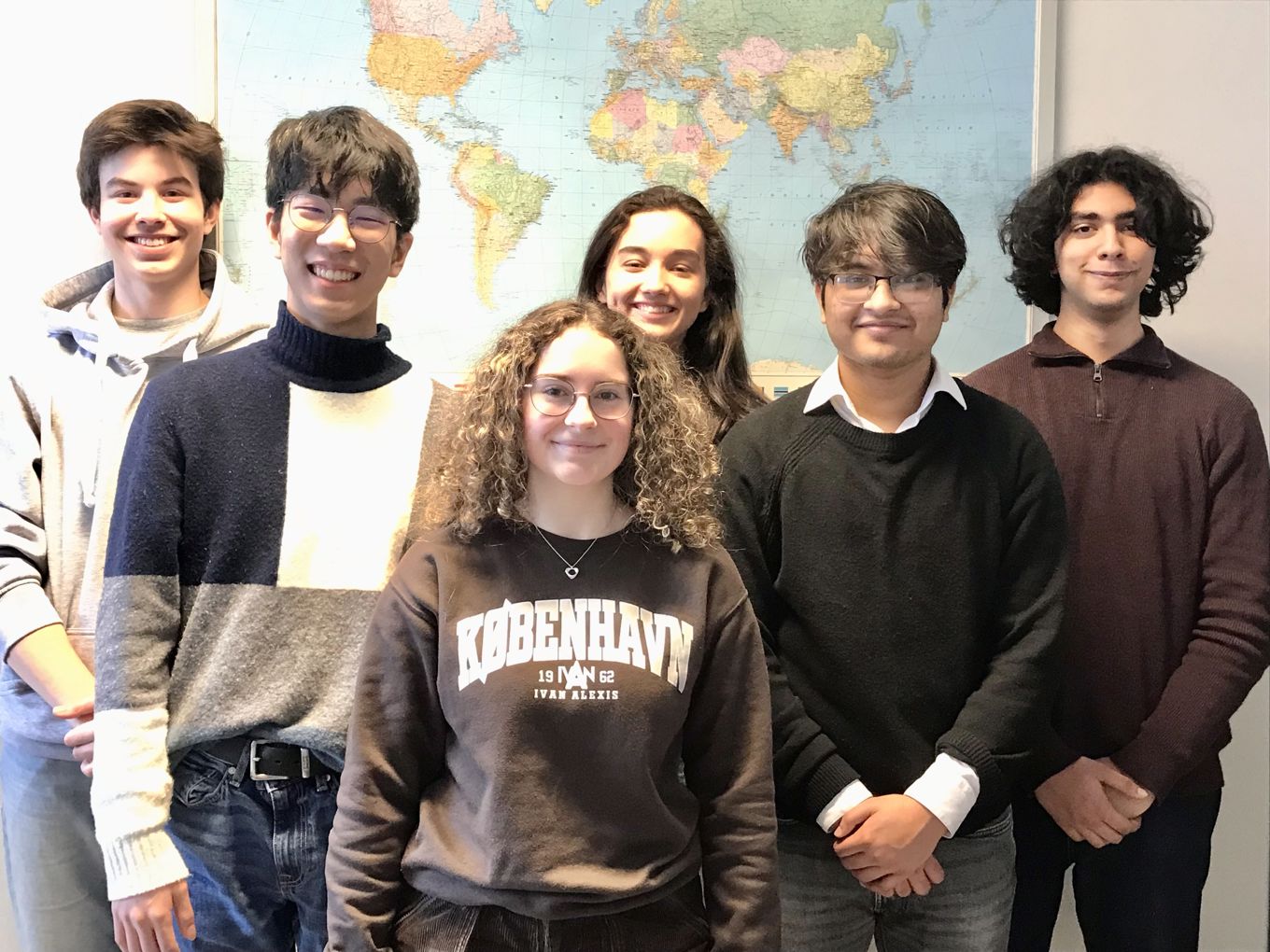 Foto: Elever i realfagsolympiade elever i kunnskapskonkurranse