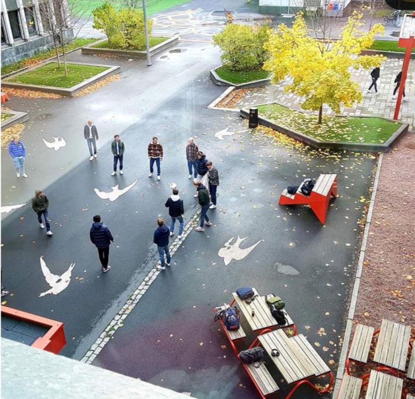 Eleever i skolegården