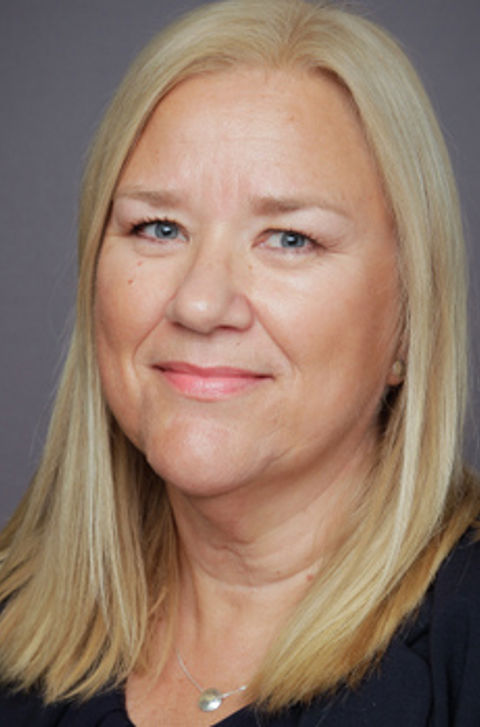 en person med blondt hår en person med blondt hår