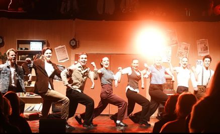 En gruppe mennesker som danser