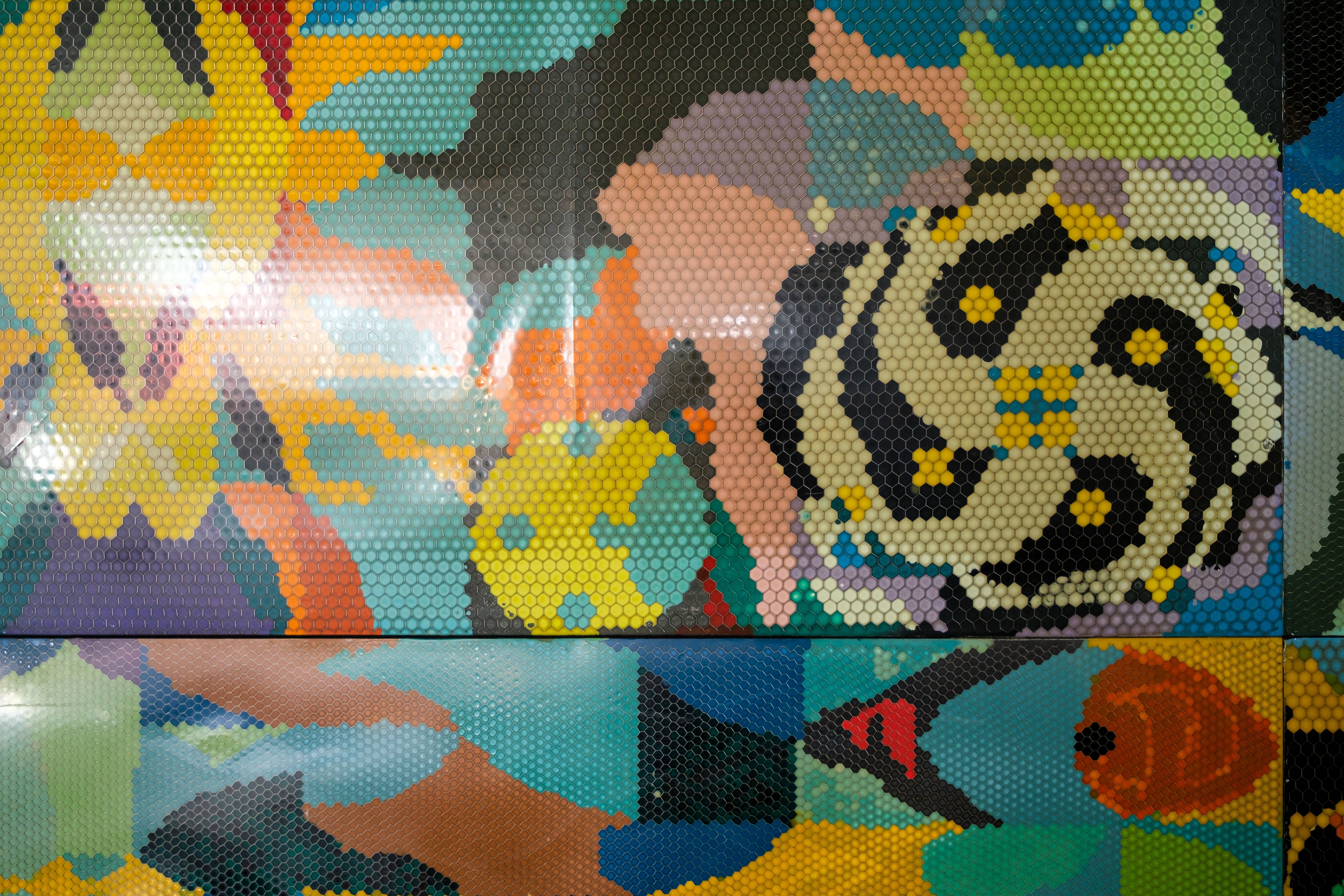 Et maleri av et fargerikt landskap